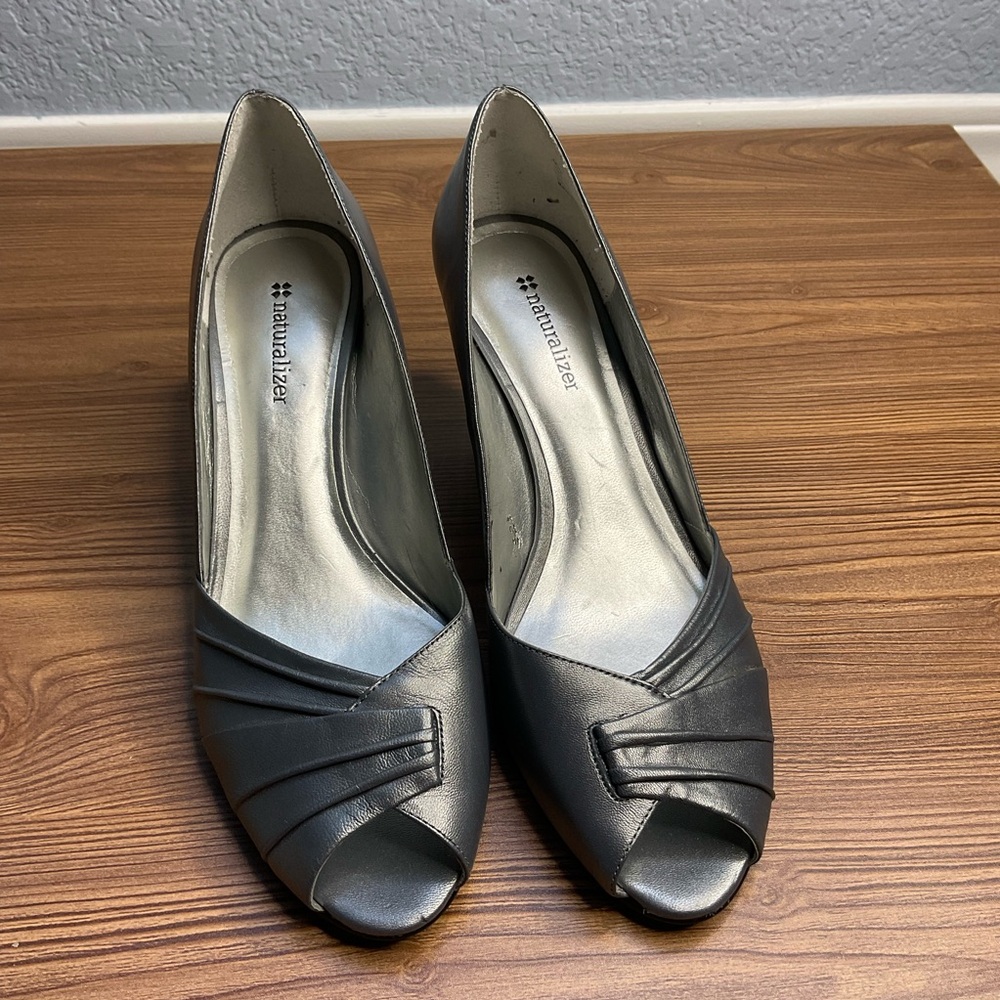 Silver Women's Elegant Peep Toe Heels size 8.5